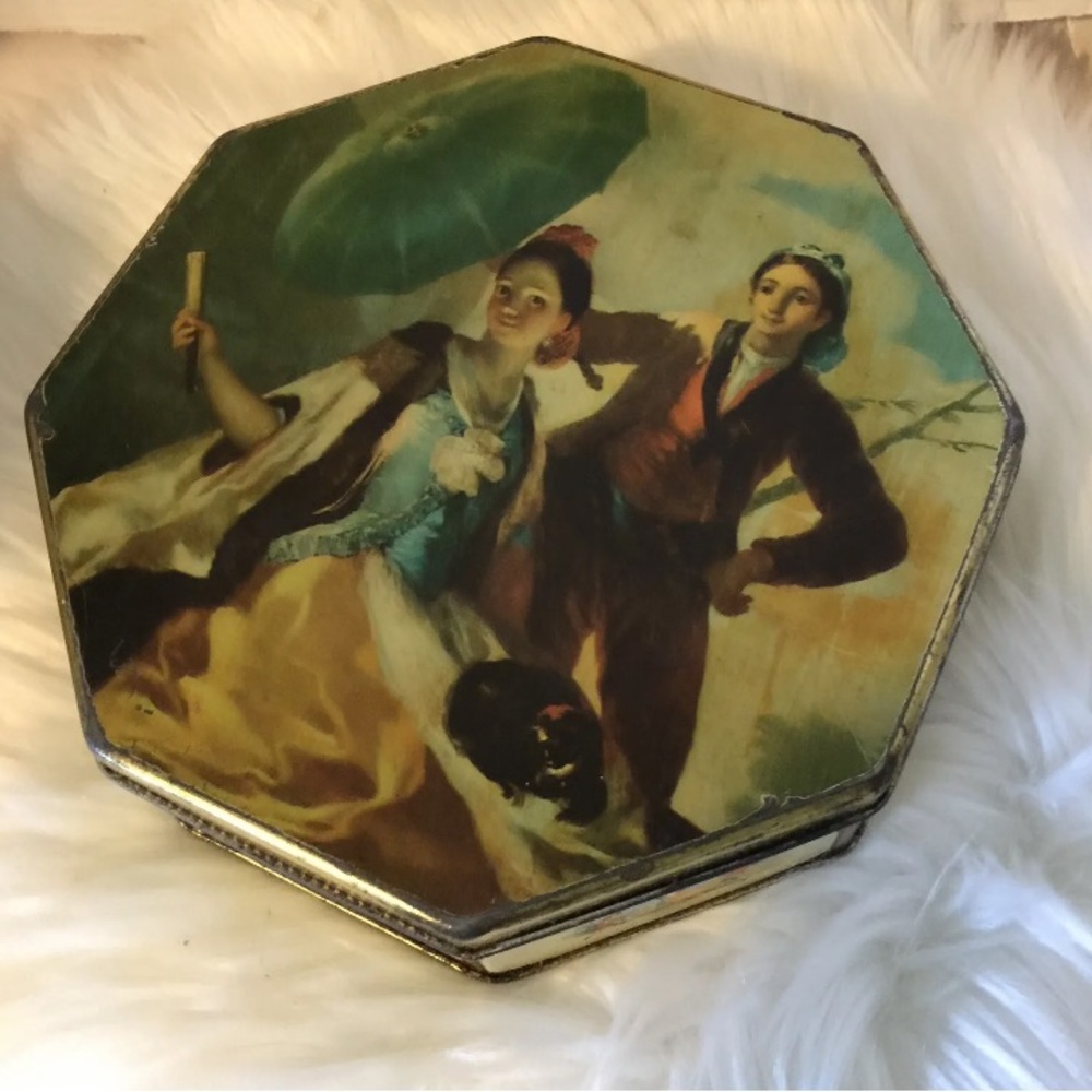 Peak Freen biscuit tin